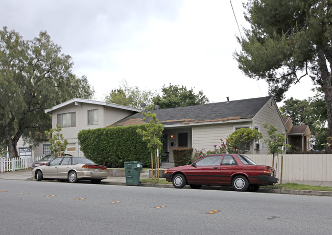 900-908 Hudson St in Redwood City, CA - Building Photo - Building Photo