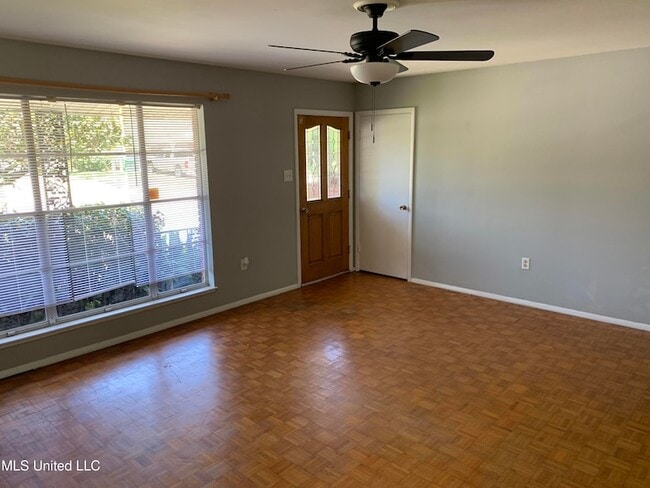 2504 Middlecoff Dr in Gulfport, MS - Foto de edificio - Building Photo