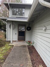 16006 NE 41st Ct in Redmond, WA - Building Photo - Building Photo