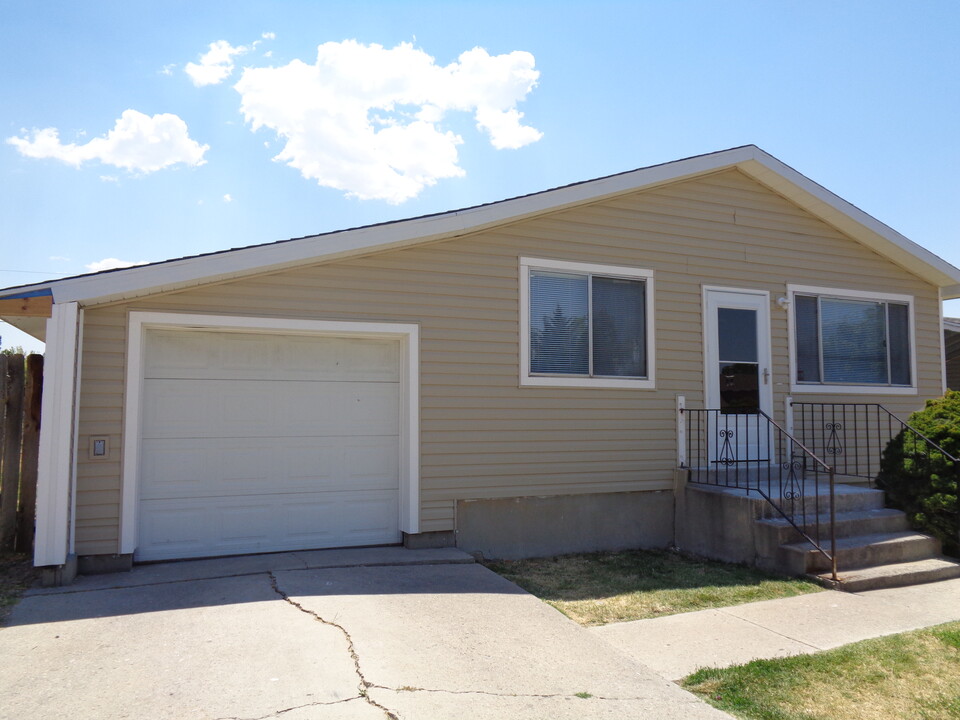 6325 W King Valley Ln in West Valley City, UT - Building Photo