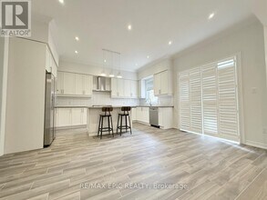 27 Leary Cres. in Richmond Hill, ON - Building Photo - Building Photo