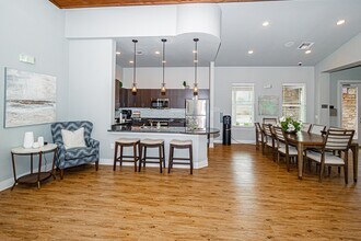 The Park at Bellagio in Richwood, TX - Foto de edificio - Building Photo