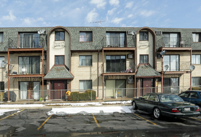 1046 S York Rd in Bensenville, IL - Foto de edificio - Building Photo