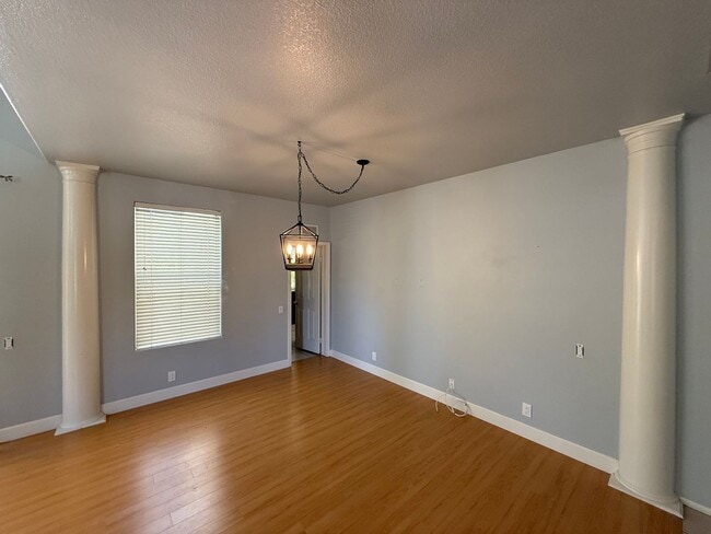 11521 Gentlewood Dr in Moorpark, CA - Building Photo - Building Photo