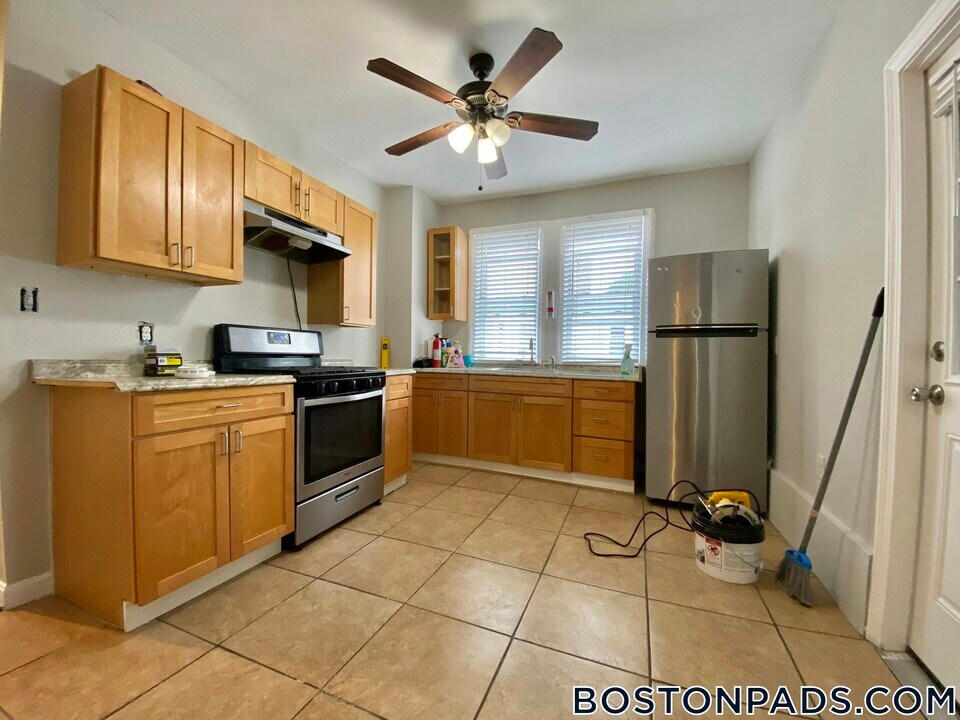 196 Sherman St in Cambridge, MA - Building Photo