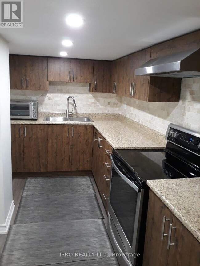 4039 Coachman Cir in Mississauga, ON - Building Photo - Building Photo