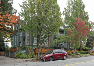 1915 E Georgia St in Vancouver, BC - Building Photo - Building Photo