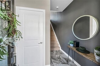 61 Esplanade Ln in Grimsby, ON - Building Photo - Building Photo