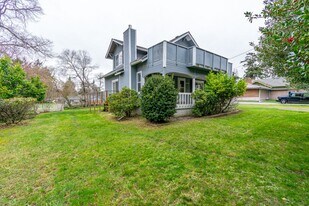 741 SE Ely St in Oak Harbor, WA - Building Photo