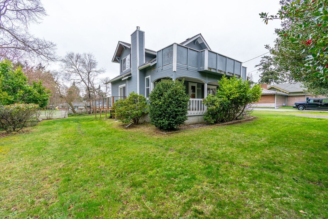 741 SE Ely St in Oak Harbor, WA - Building Photo