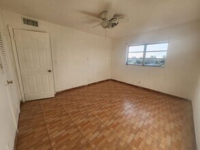 232 NE 12th Ave in Hallandale Beach, FL - Building Photo - Building Photo