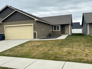 18008-18008 Shannon in Spokane Valley, WA - Foto de edificio - Building Photo
