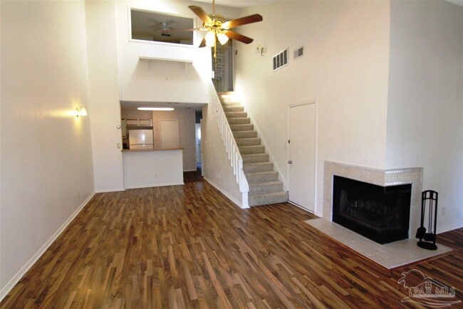 5001 Grande Dr in Pensacola, FL - Foto de edificio - Building Photo