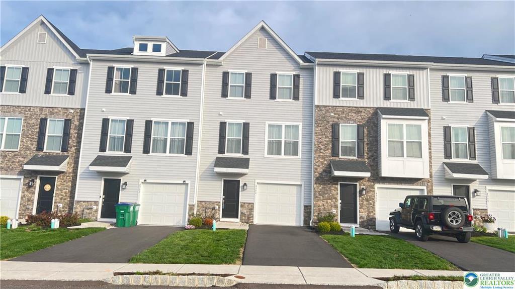 4904 Brookside Ct in Coopersburg, PA - Building Photo