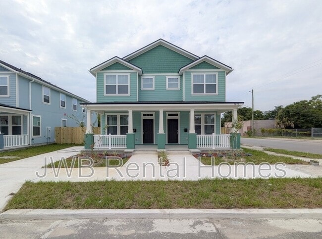 property at 262 E 18th St