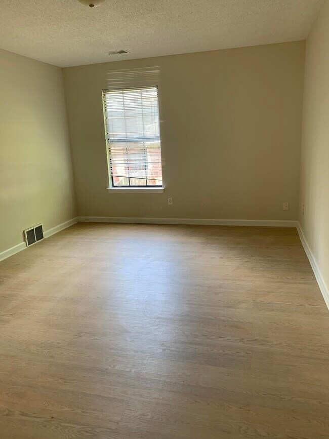 1685 Oaken Bucket Dr in Memphis, TN - Building Photo - Building Photo