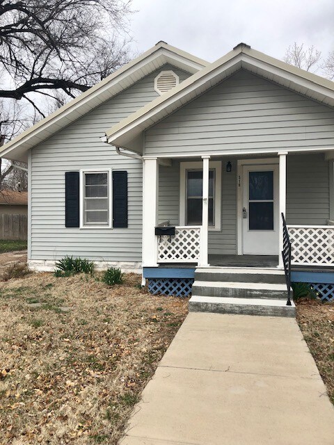 518 W 13th Ave in Hutchinson, KS - Building Photo