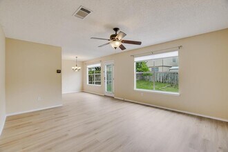 13819 Lothian Dr in Pflugerville, TX - Building Photo - Building Photo