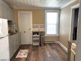 118 Lake Ave in Clifton, NJ - Building Photo