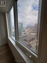 395 Square One Dr in Mississauga, ON - Building Photo - Building Photo