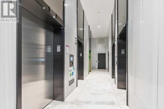 15 Queens Quay E in Toronto, ON - Building Photo - Building Photo