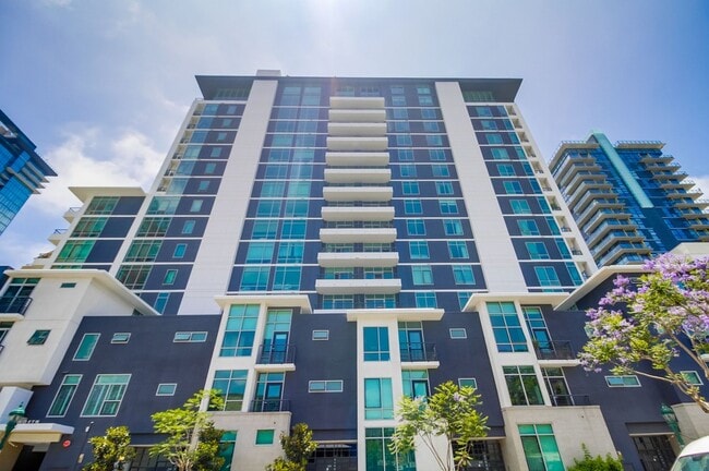 425 W Beech St in San Diego, CA - Building Photo - Building Photo