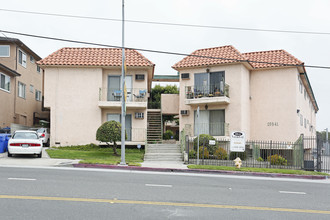 10541 National Blvd in Los Angeles, CA - Building Photo - Building Photo