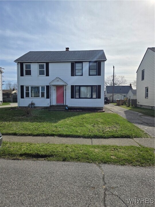 177 Kennedy Rd in Cheektowaga, NY - Building Photo