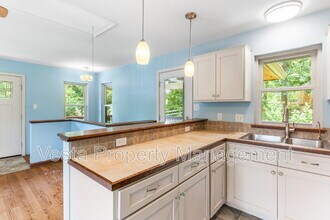 10 Wellspring Ln in Asheville, NC - Foto de edificio - Building Photo