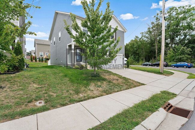 317 Sportsman Dr in La Vergne, TN - Building Photo - Building Photo