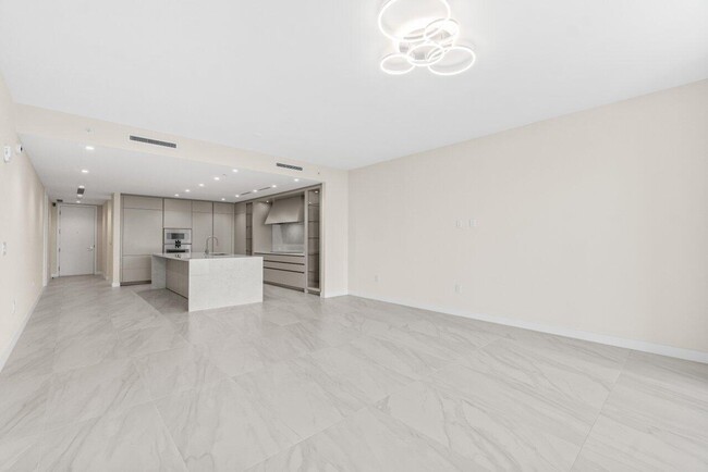 220 SE Mizner Blvd, Unit 220 SE Mizner Blv 509 in Boca Raton, FL - Foto de edificio - Building Photo