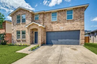1617 Carolina Ridge Way in Justin, TX - Foto de edificio - Building Photo