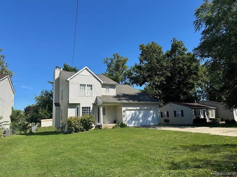 1251 Otter Ave in Waterford Township, MI - Building Photo