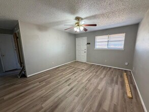 7206 Avenue W in Lubbock, TX - Building Photo - Building Photo