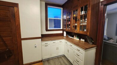 912 4th St NE, Unit 1 in Minneapolis, MN - Building Photo - Building Photo