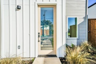 1707 Nomas St in Dallas, TX - Building Photo - Building Photo