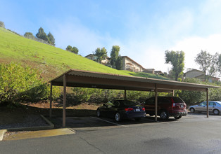 Crestview Apartments in Benicia, CA - Foto de edificio - Building Photo