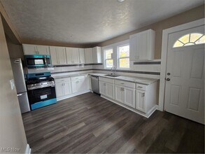 2294 E 100th St in Cleveland, OH - Building Photo - Building Photo