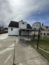 15501 Walvern Blvd in Maple Heights, OH - Building Photo - Building Photo