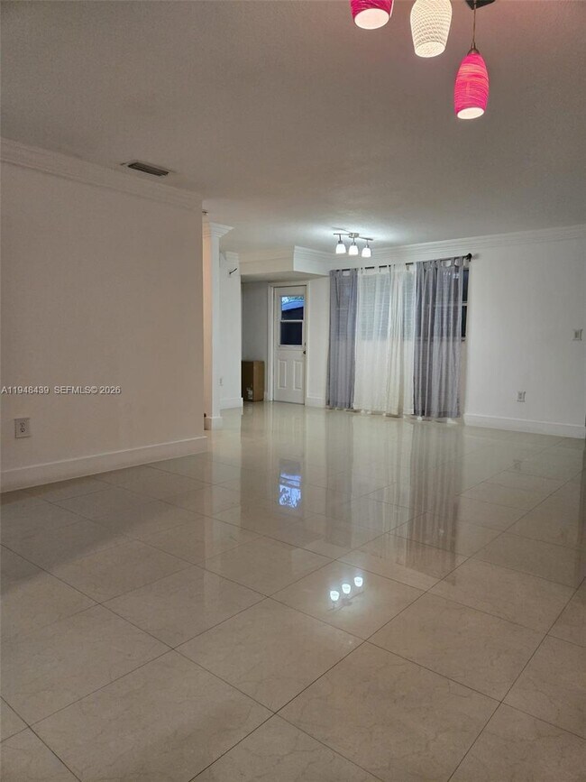 19740 Cypress Ct in Hialeah, FL - Building Photo - Building Photo