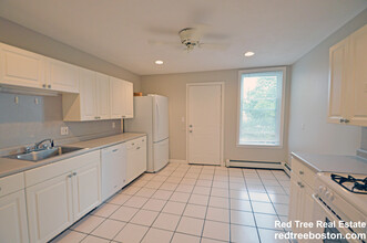 9 Beacon St, Unit 11 #2 in Somerville, MA - Building Photo - Building Photo