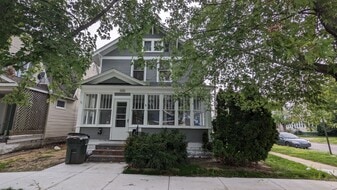 1111 Sanford St in Muskegon, MI - Building Photo