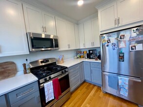 202 L St, Unit 2 in Boston, MA - Building Photo - Building Photo