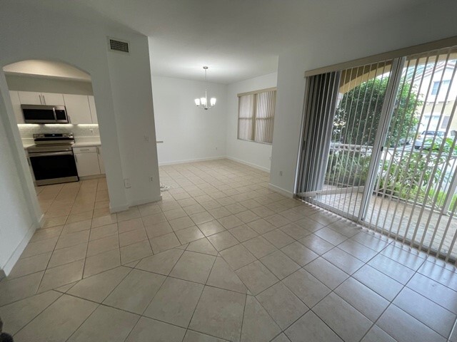 8906 W Flagler St, Unit 113 in Miami, FL - Foto de edificio