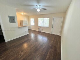 692 NE 85th St in Miami, FL - Building Photo