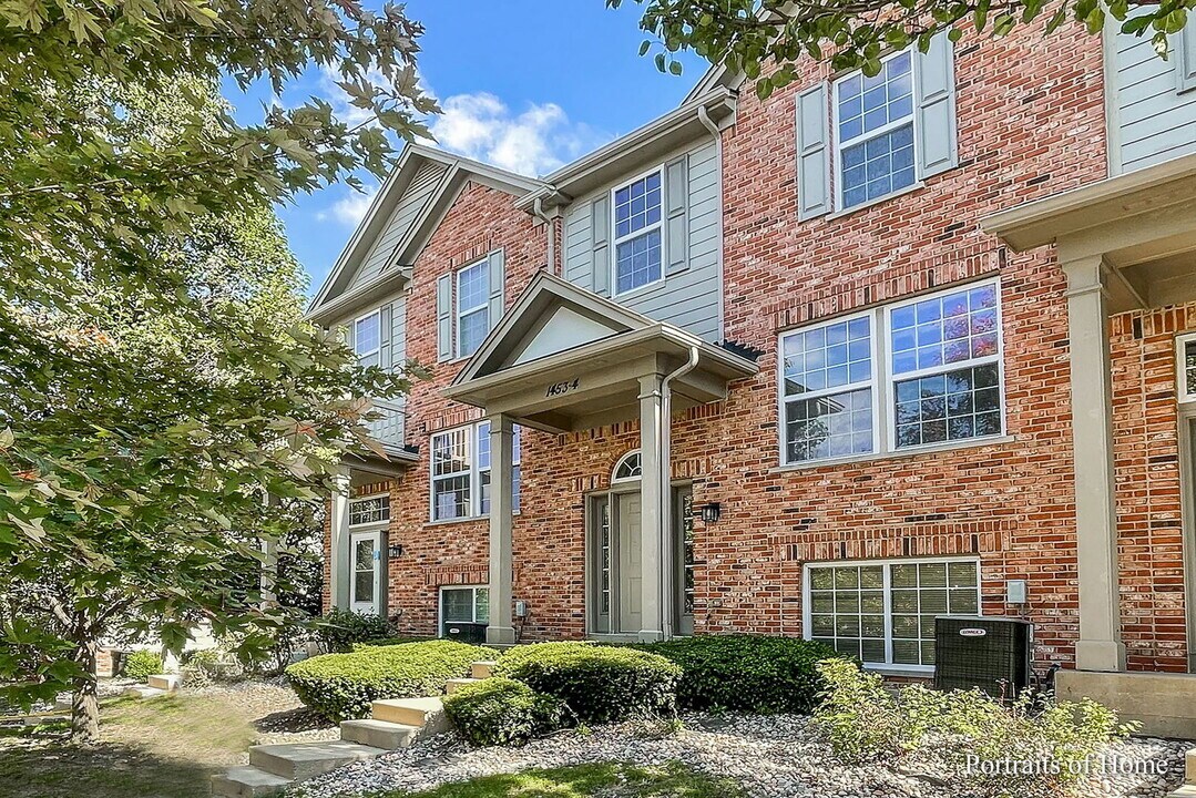 1453 Blackhawk Ct in Wood Dale, IL - Building Photo