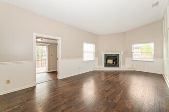 8064 Marseilles Dr in Jacksonville, FL - Foto de edificio - Building Photo