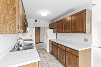 6615 Lake Shore Dr S, Unit #900 in Minneapolis, MN - Foto de edificio - Building Photo