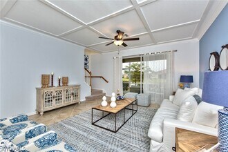 2612 Blossom Wy in Naples, FL - Foto de edificio - Building Photo