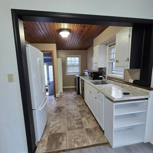 21676 N Essex Dr in Lexington Park, MD - Foto de edificio - Building Photo